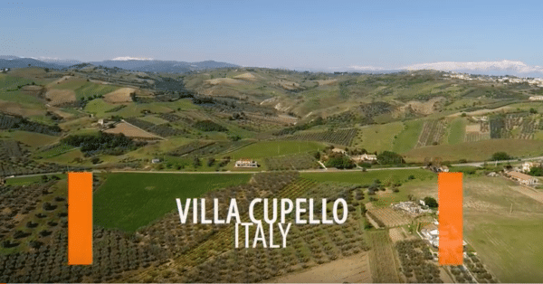 Vidéo vue aérienne villa en Italie