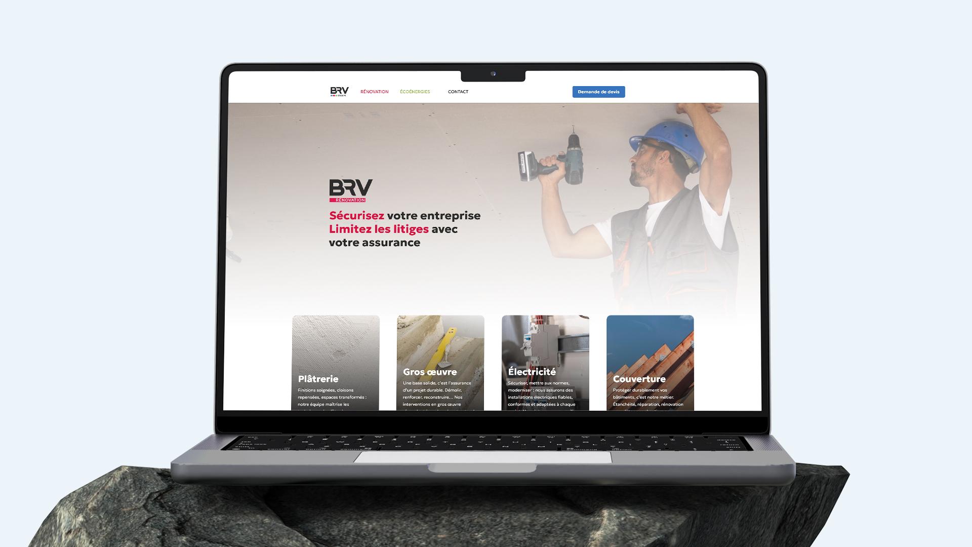 Mockup du site web BRV Groupe affiché sur ordinateur, page d’accueil avec présentation des services